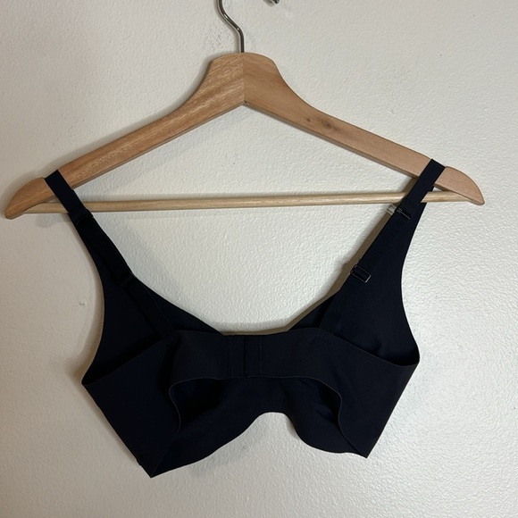 Skims black lightweight no push or wire bra size small - Picture 4 of 6